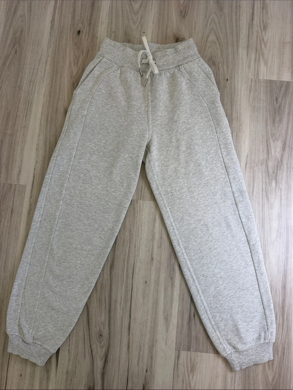 Lululemon Women’s Light Gray Joggers size 0  PERFECT CONDITION